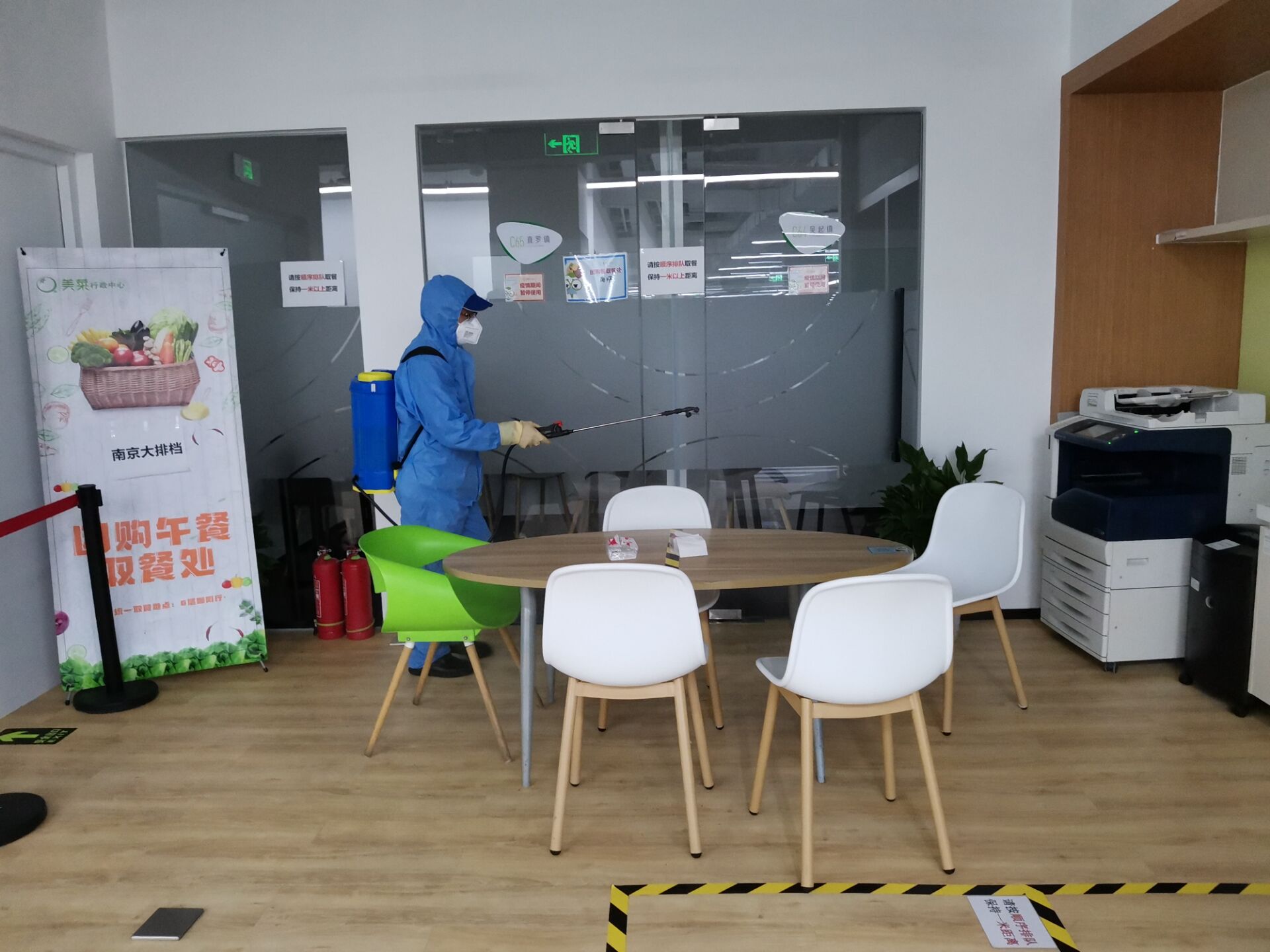 商場室內(nèi)消毒殺菌公司收費(fèi)標(biāo)準(zhǔn)之所以漲價(jià)在于采用全新消殺設(shè)備