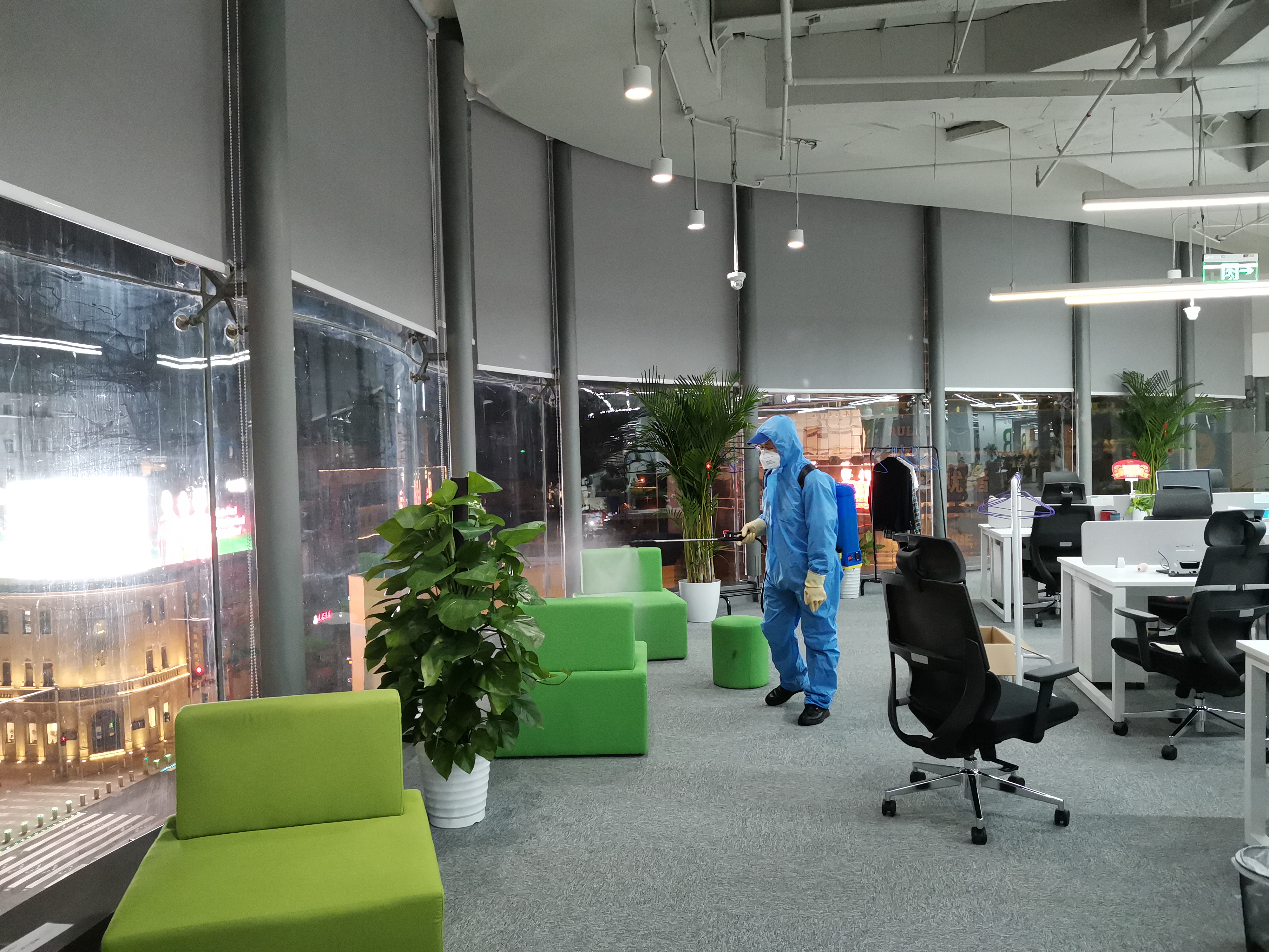 超市室內(nèi)消毒公司的價(jià)格報(bào)告對比自行購買空氣凈化消毒設(shè)備