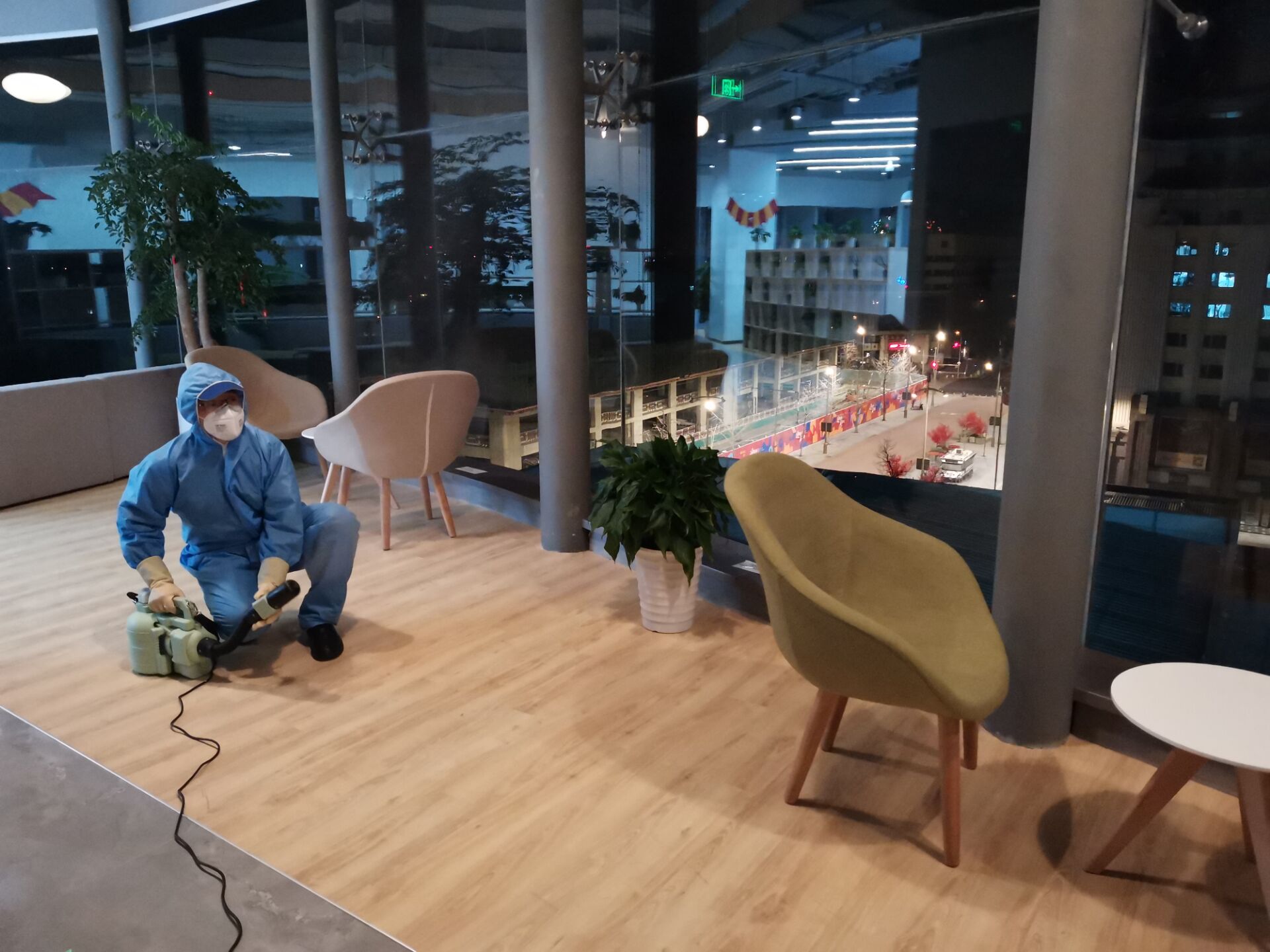 大廈室內(nèi)消毒公司的報(bào)價(jià)設(shè)備不會(huì)出現(xiàn)噴霧機(jī)器機(jī)外殼生銹的情況